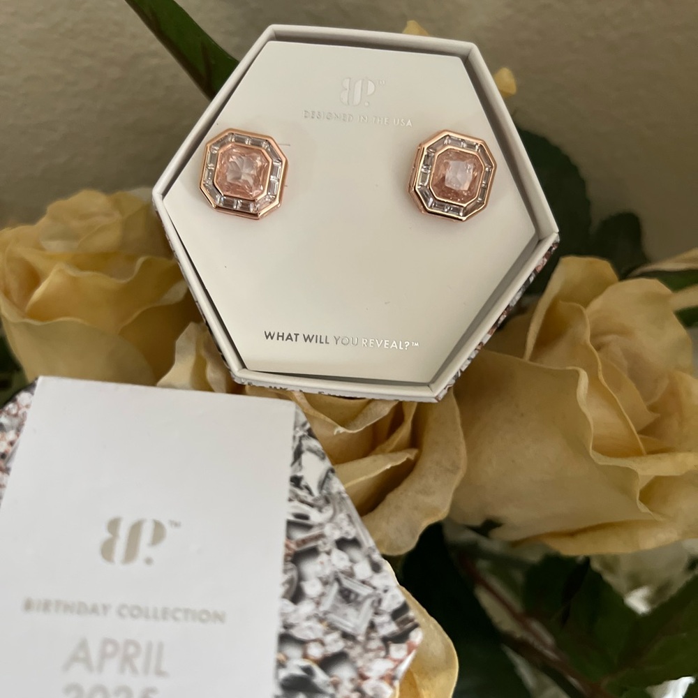 Bomb party April 2025 earring “Make it count, darling” Rose gold plating